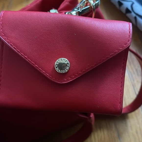 Steve Madden  leather bag with cross body strap, card holder and gold hardware - Picture 4 of 5